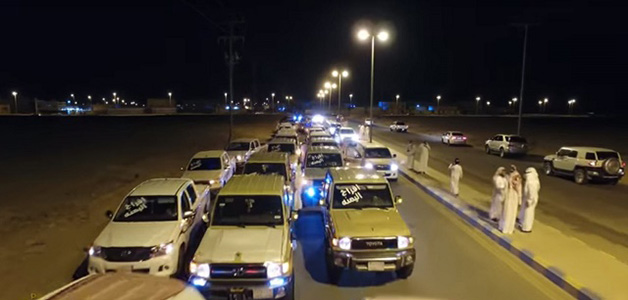 اضغط لمشاهدة الفيديو: موكب زفاف 23 عريسًا سعوديًا من قبيلة واحدة!