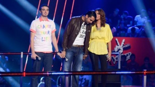 هل تجمع علاقة حب مقدّم "The Voice" والمشتركة لميا جمال؟