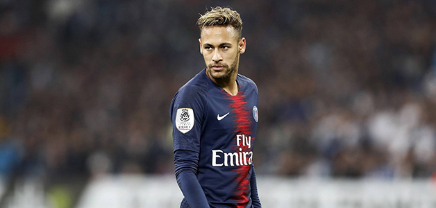 زواج والدة نيمار من شاب عمره 22 عامًا واللاعب ووالده يهنئانها