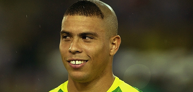 رونالدو يعتذر لأمهات العالم عن قصة شعره التي اعتمدها في نهائي كأس العالم 2002 لأنها لم تكن جيدة