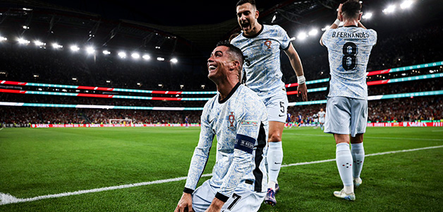 رونالدو أول لاعب يصل للهدف 900