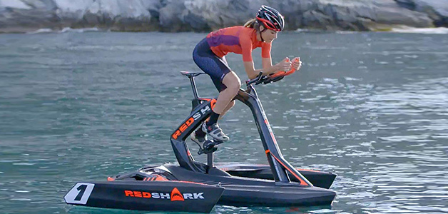 إطلاق 3 نسخ من القوارب متعددة الأبدان RedShark trimaran