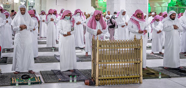 مشاهد تحبس الأنفاس من صلاة التراويح بالمسجد الحرام في ليلة الـ27 من رمضان