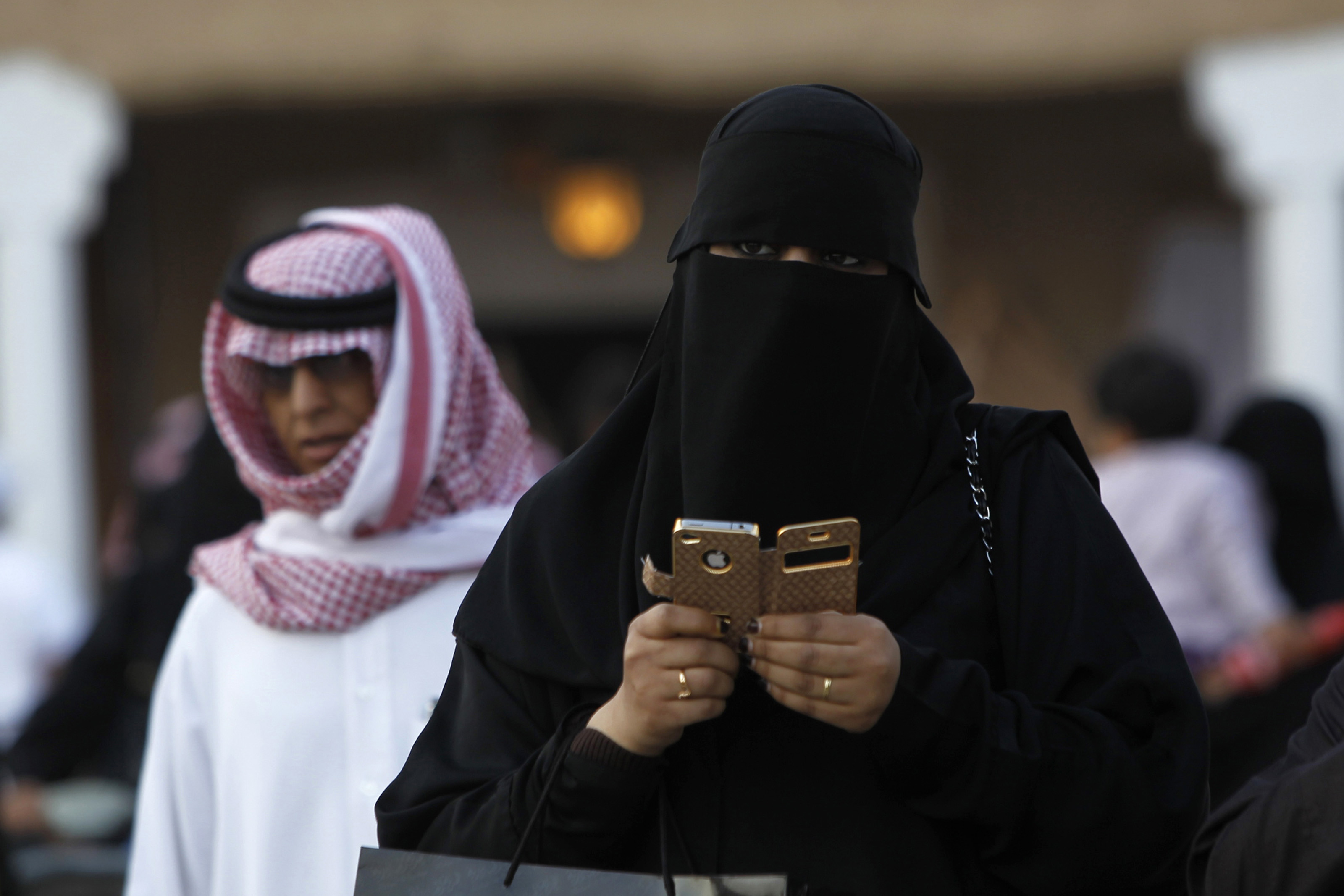 المرأة السعودية: الحق في الخدمات دون اشتراط ولي الأمر