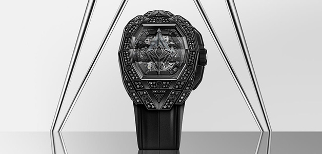 إصدارٌ جديد من ساعات All Black: حبّات من الماس الأسود تزيّن بُنية أحادية اللون