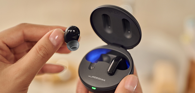 اختبروا جودة الصوت الفائقة مع مكبر صوت LG XBOOM 360 وسماعات LG Tone Free Earbuds