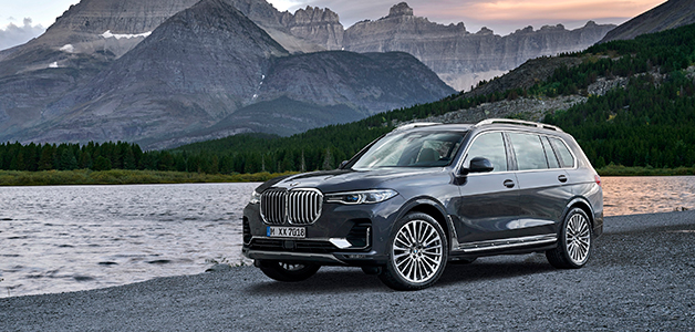 أول سيارة BMW X7 على الإطلاق: تجمع بين الحضور الملفت ورحابة الطراز المترف