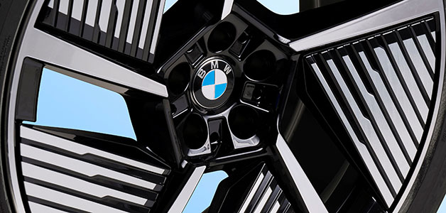 سيارة BMW IX3 الجديدة تمهّد الطريق نحو الاستدامة كأول طراز من فئة  Neue Klasse