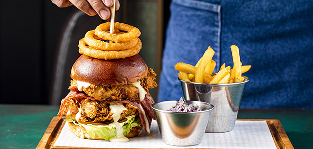 عشاق كرة القدم على موعد مع أجواء حماسية في The Tap House