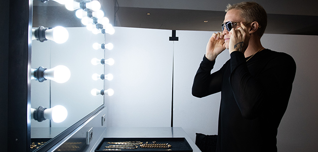 مجموعة كودي سيمبسون "CODY SIMPSON" بالتعاون مع علامة "VERSACE"