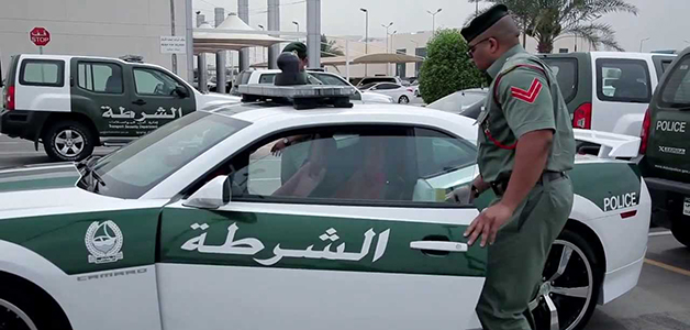 شرطة أبوظبي تحذر من الاستخدام الخاطئ للإشارات الرباعية بالسيارات