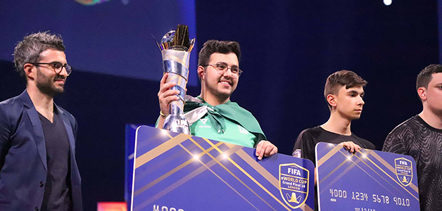 تتويج مساعد الدوسري في بطولة كأس العالم 2018 FIFA
