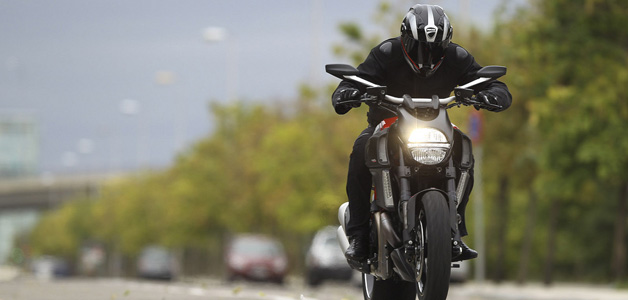 دراجة Ducati Diavel مقابل 20.000 دولار