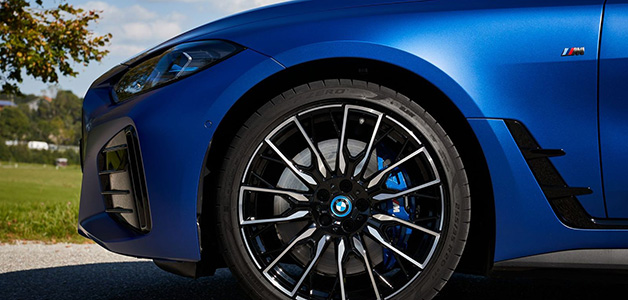 علامة BMW تستخدم دهانات مصنوعة من النفايات الحيوية في خطوة جديدة لدعم الاستدامة