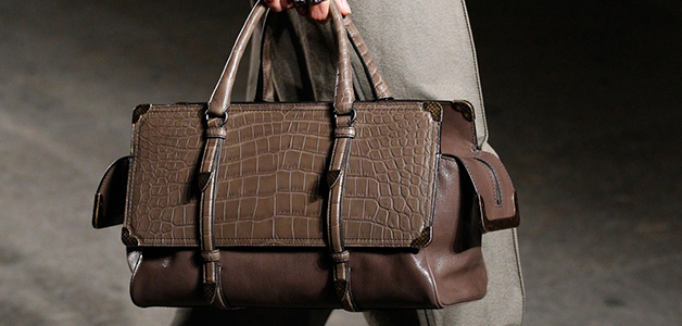 خدمة جديدة من Bottega Veneta ... توقيعك على حقيبتك