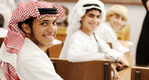طالب سعودي يهدد المعلمين بكسر سياراتهم لو رسب! 