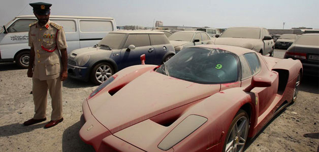 ما السرّ وراء السيارات الفاخرة المهملة في الإمارات العربية المتحدة