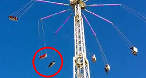 بالفيديو: لحظات مرعبة لاصطدام عربة ملاهي بأخرى على ارتفاع 2000 قدم