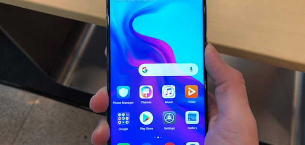 هاتف HUAWEI nova 4 بشاشته ذات الثقب يصل إلى الإمارات