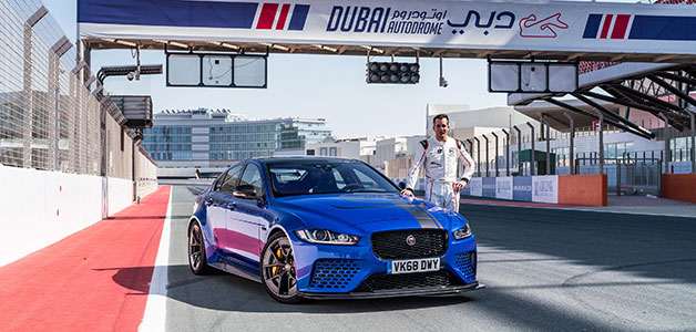 جاكوار XE SV Project 8 تسجل رقماً قياسياً جديداً على حلبة "دبي أوتودروم"