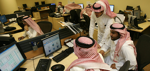 اختفاء 200 ألف وظيفة حكومية قريبًا بالسعودية