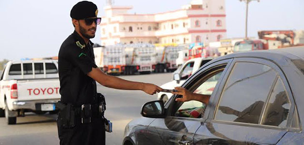 المرور السعودي يوضح الغرامة المقررة على "وضع ستائر في السيارات"