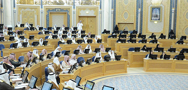 السعودية تناقش توصية تطالب بتفعيل عدم اشتراط إذن الولي لإنهاء شؤون المرأة