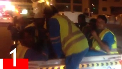 شاهد نقل 14 عامل في صندوق سيارة