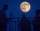 "Supermoon" الظاهرة القمرية الكاملة... بالصور