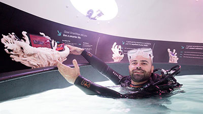 سوني تستقبل الزوار في متجر Xperia Aquatech تحت الماء