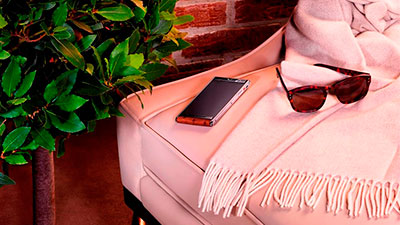 VERTU تطرح ASTER الهاتف الذكي الانكليزي في الصميم