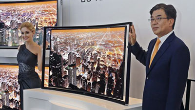 Samsung تطرح تلفزيونا يتيح مشاهدة فيلمين أو برنامجين في الوقت نفسه