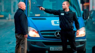  سيارات الفئة-G و SprinterوUnimog وZetros  تنقذ العالم في A Good Day to Die Hard