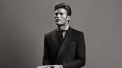 بالصور: نجل كلينت إيستوود الرجل المثالي لتصاميم Hugo Boss  