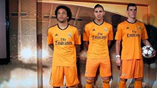 بيل مارسيلو وبنزيمة يعرضون قميص ريال مدريد "البرتقالي" 