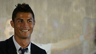 بالفيديو: رونالدو في مشاهد "كوميدية" عقب تأكيد الولاء لريال مدريد