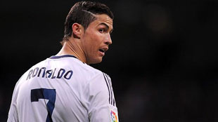 ماذا يحصل بين رونالدو وادارة ريال مدريد ؟!
