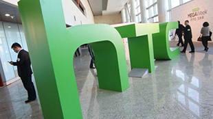 "HTC" تتكبد أول خسارة فصلية منذ عام 2002
