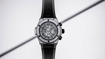 BIG BANG UNICO SAPPHIRE ALL BLACK اللون الأسود يصبح شفّافاً بالكامل