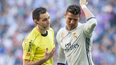 رونالدو مهدد بالغياب عن "كلاسيكو الأرض"