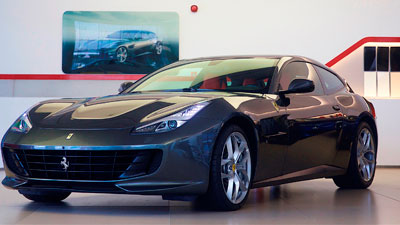 وصول فيراري GTC4Lusso T إلى الطاير للسيارات وبريمير موتورز