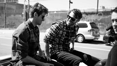 TOMMY HILFIGER  تُعلن تعيين فريق THE CHAINSMOKERS سفيراً عالمياً للعلامة الرجالية