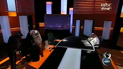 بالفيديو: بعد فراق 25 عام ... سعودي يلتقي بوالدته