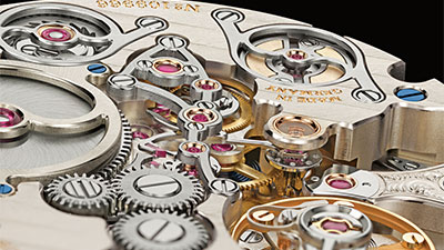 ساعة "A.Lange & Sohne" الجديدة تحلق في الهواء