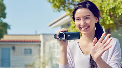 استرجعوا أغلى ذكرياتكم بدقة 4K1 المذهلة مع كاميرتَي Handycam® الجديدتين من سوني