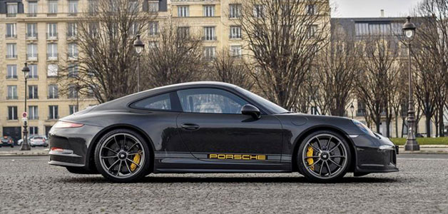 القوا نظرة على سيارة Porsche 911 R الخاصة بالأسطورة Steve McQueen!