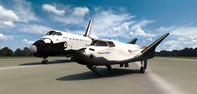 وصول المكوك DREAM CHASER إلى قاعدة EDWARDS الجوية