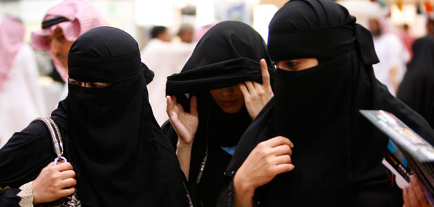 أخيراً... تمكين المرأة السعودية من الخدمات من دون موافقة ولي الأمر