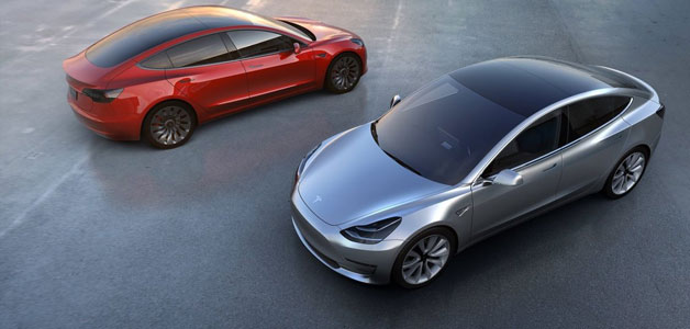 نظرة على سيارة تسلا model 3 المتوقع انتهائها في يوليو القادم