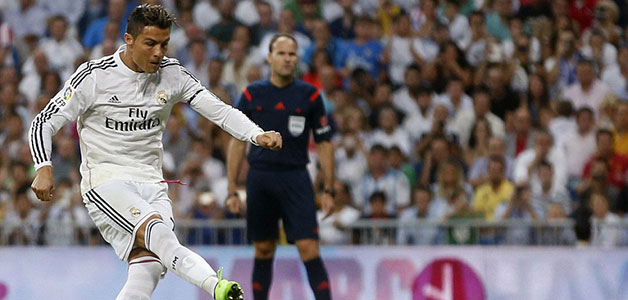نجم ريال مدريد كريستيانو رونالدو يتعمّد ضرب ميراندا في الديربي